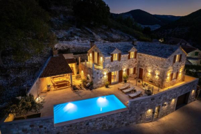 New Villa Ani! Traditional and luxurious 4-bedroom villa with heated pool and sea views